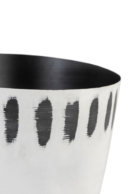 DASH WITH SLOPY TOP WHITE BLACK METAL PLANTER