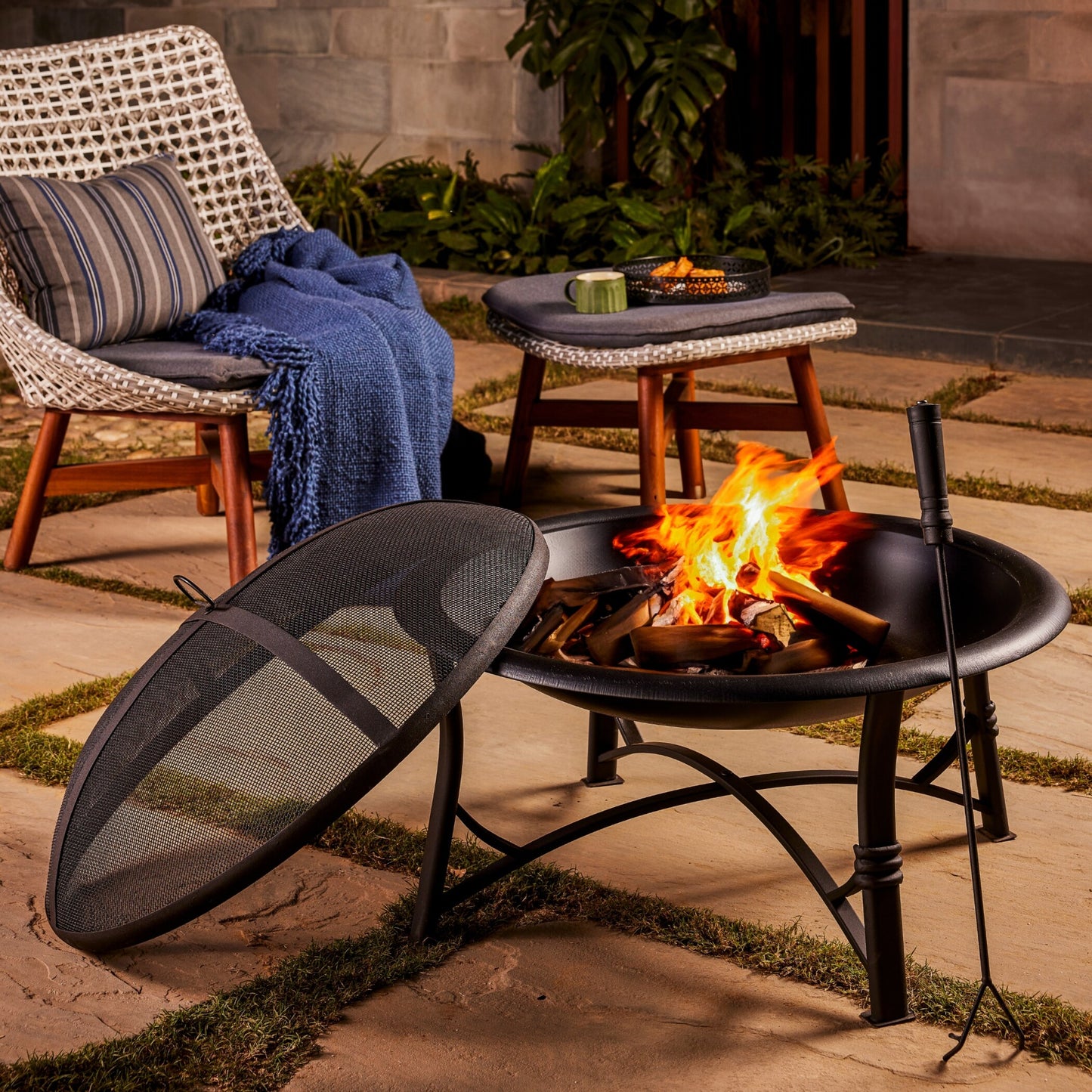 PALEMO - 29.3 Inch Outdoor Iron Fire Pit Set with Airflow technology