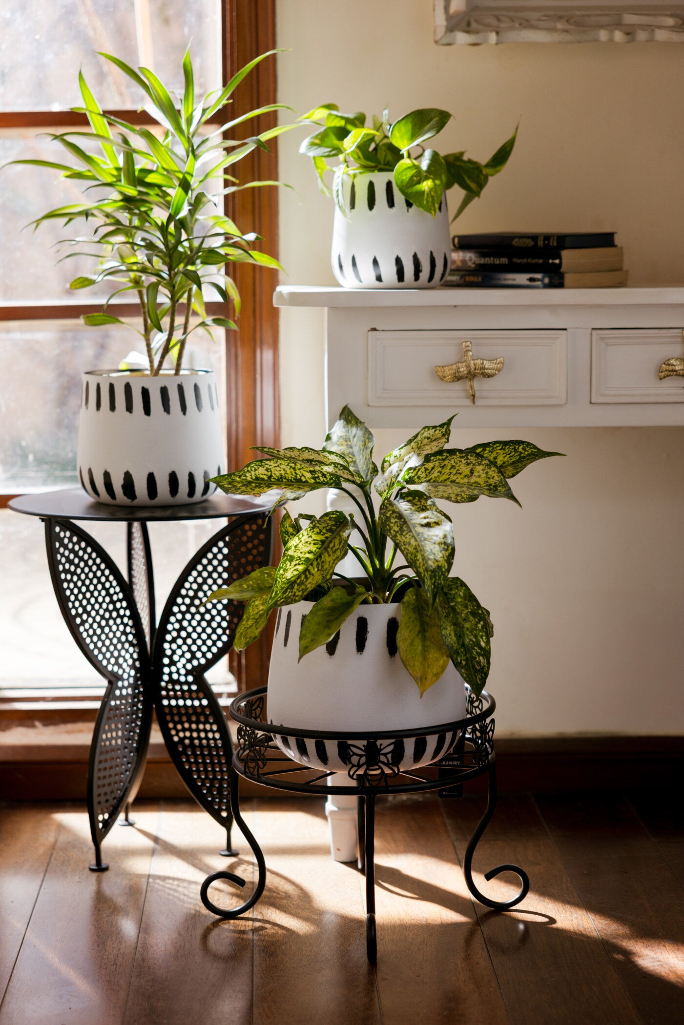 Swallow Tail Metal Black Accent Table