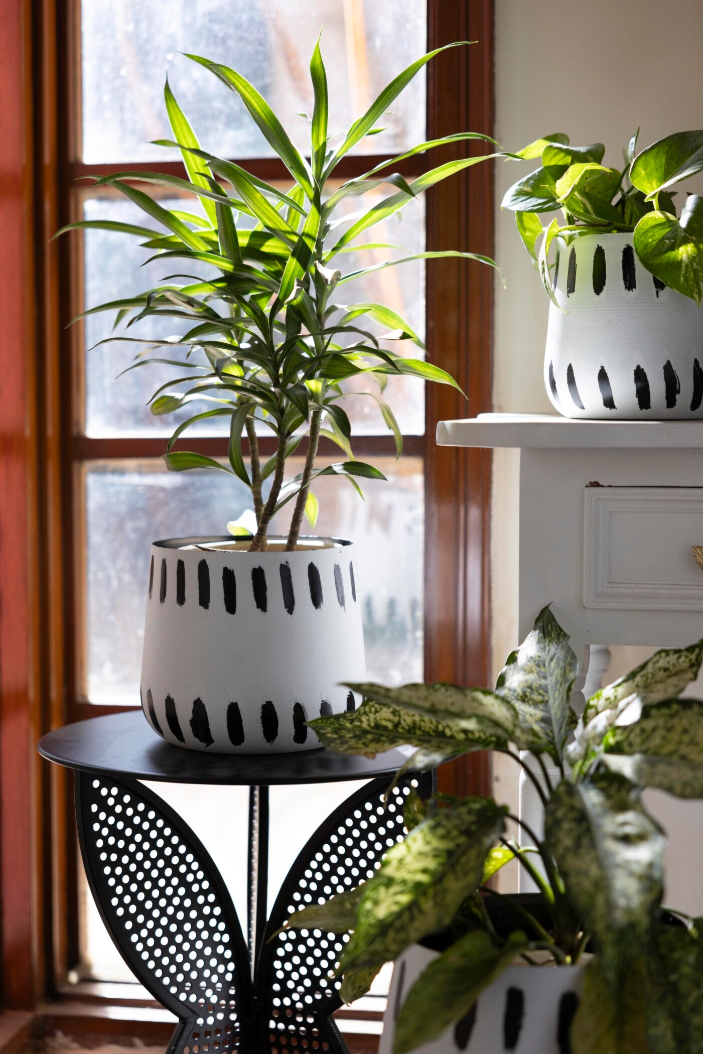 Swallow Tail Metal Black Accent Table