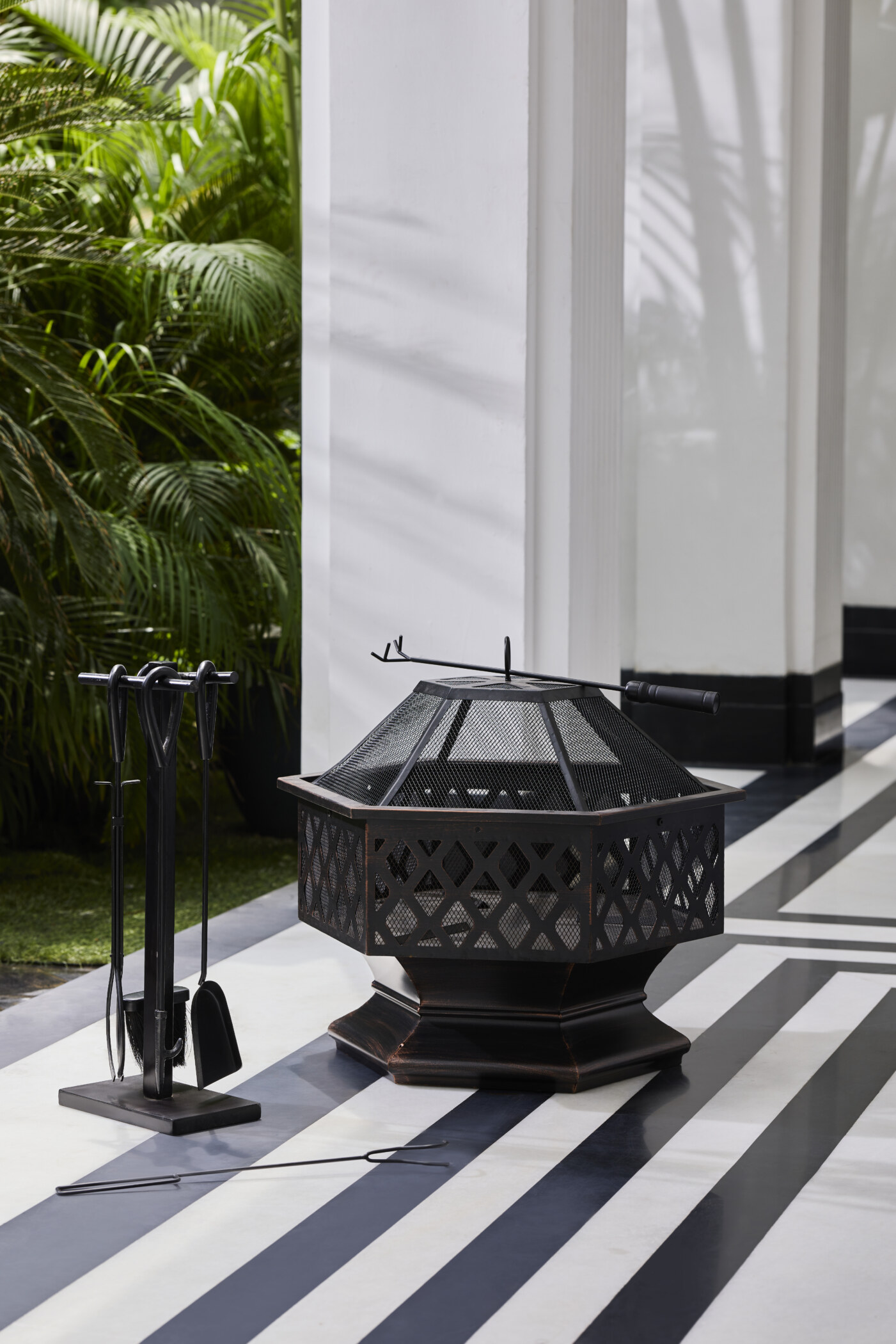 HEXAVE - 27.5 Inch Wrought Iron Hexagonal Fire Pit for Outdoors